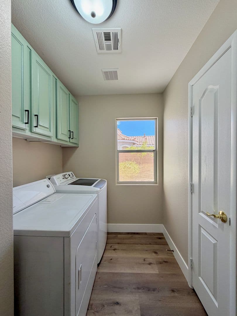 Henderson House: 2278 Chestnut Ranch Ave