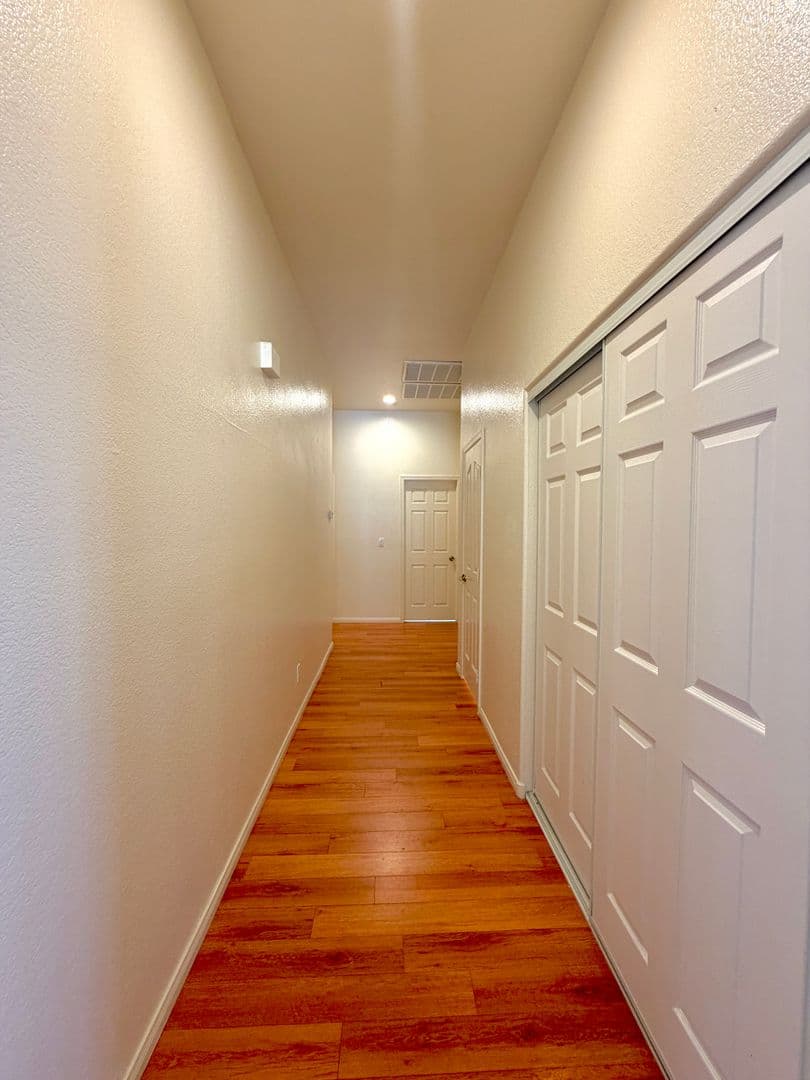 Las Vegas House: 6216 Pride Ln