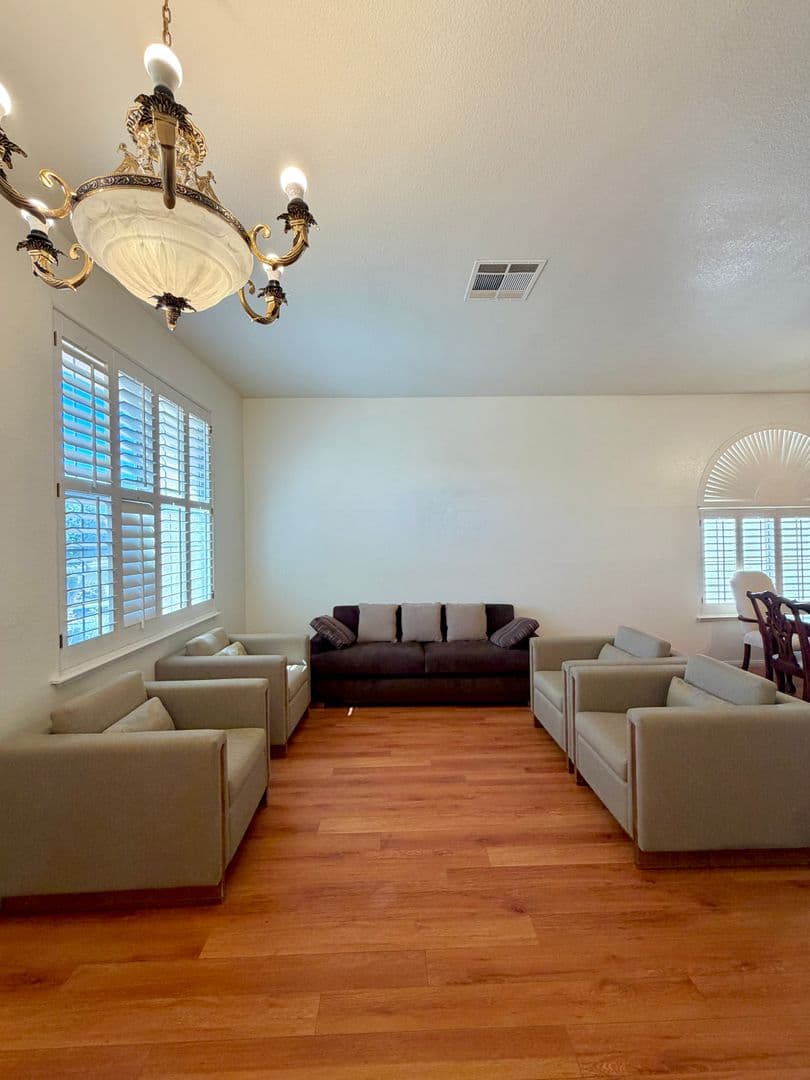 Las Vegas House: 6216 Pride Ln