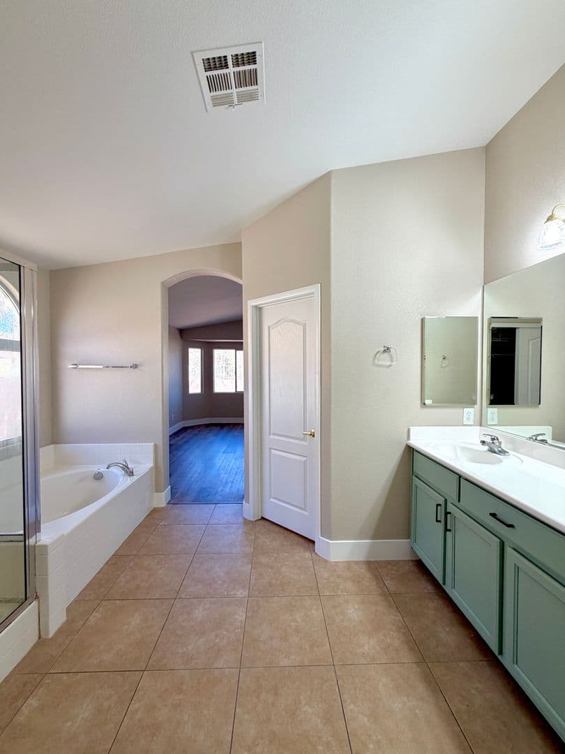 Henderson House: 2278 Chestnut Ranch Ave