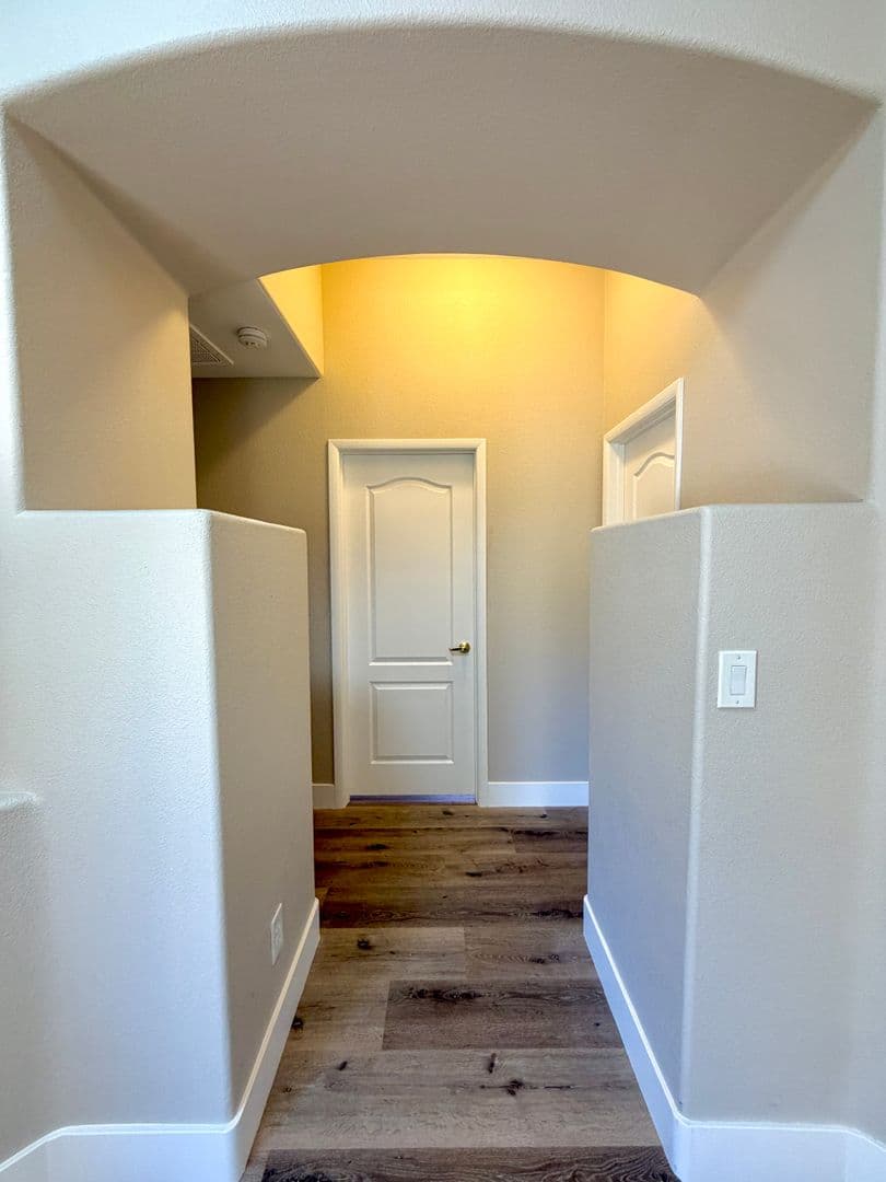 Henderson House: 2278 Chestnut Ranch Ave