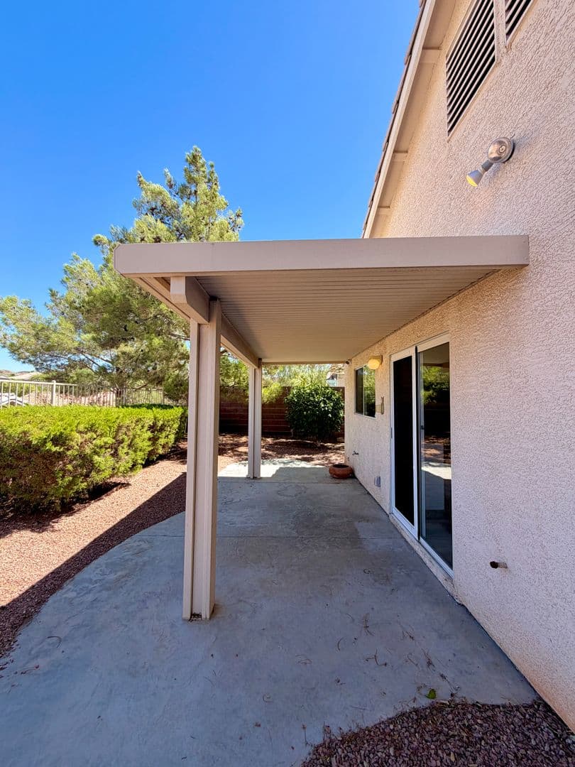 Henderson House: 2278 Chestnut Ranch Ave