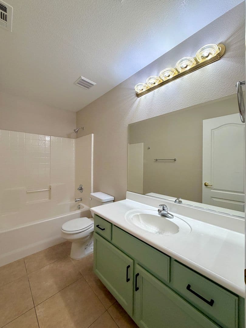Henderson House: 2278 Chestnut Ranch Ave