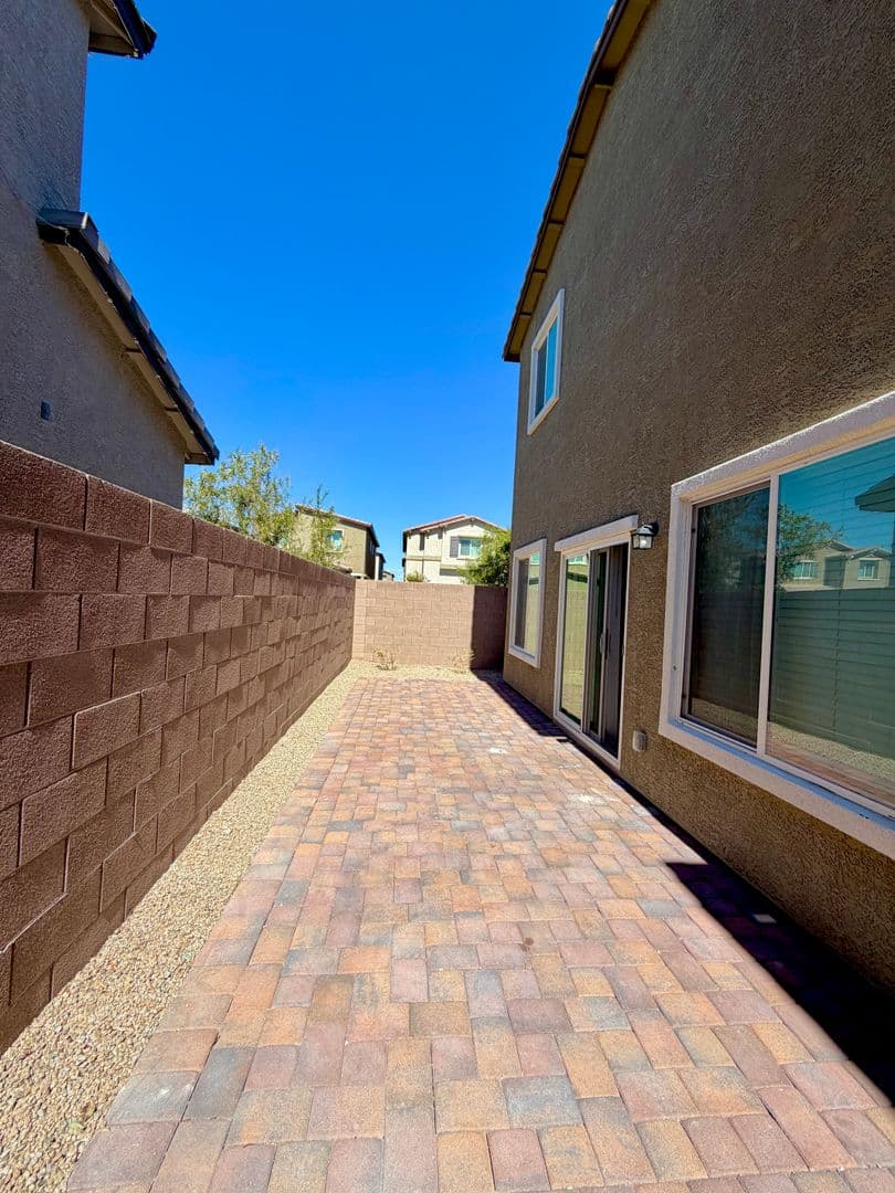 Las Vegas House: 10051 Indigo Cliffs St