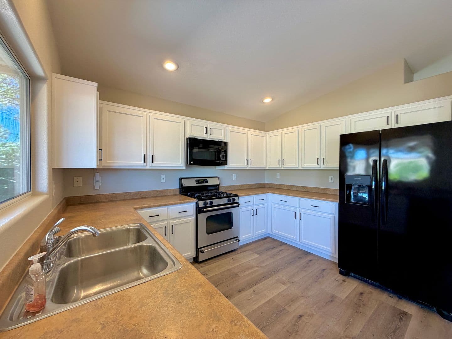 Henderson House: 2278 Chestnut Ranch Ave