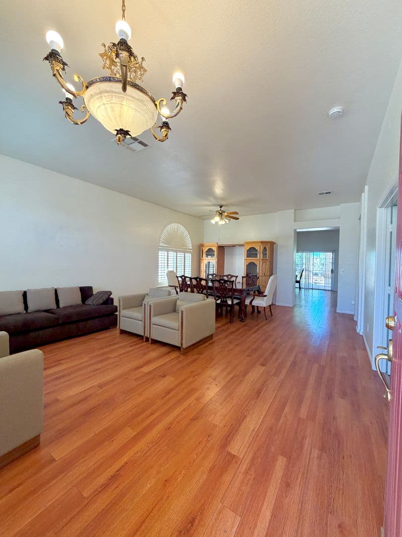 Las Vegas House: 6216 Pride Ln
