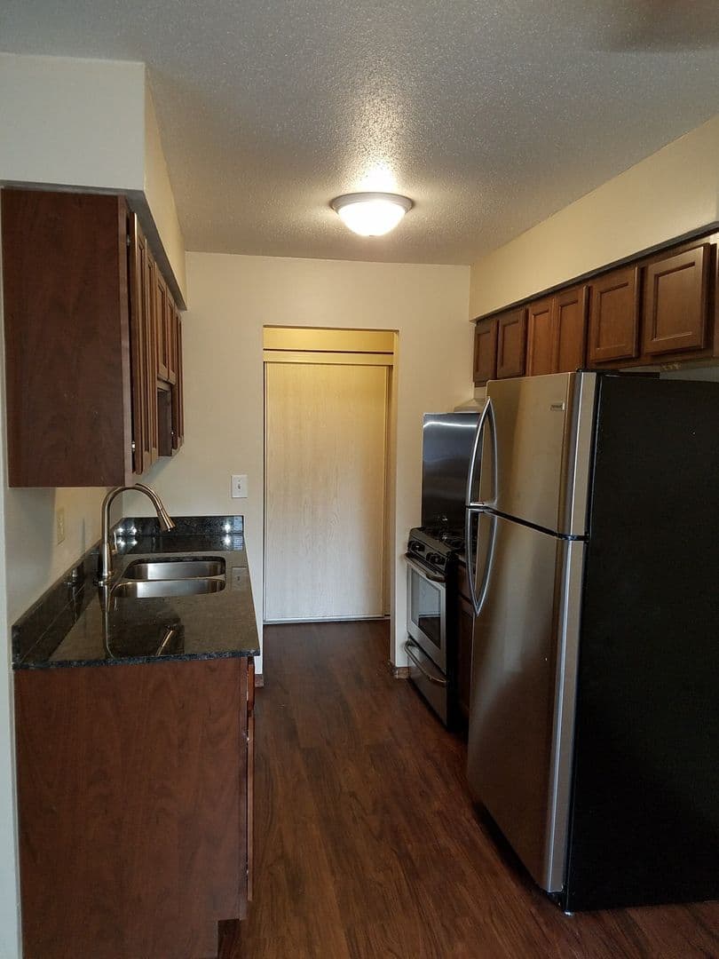 Brooklyn Center Apartment: 215 65th Ave N