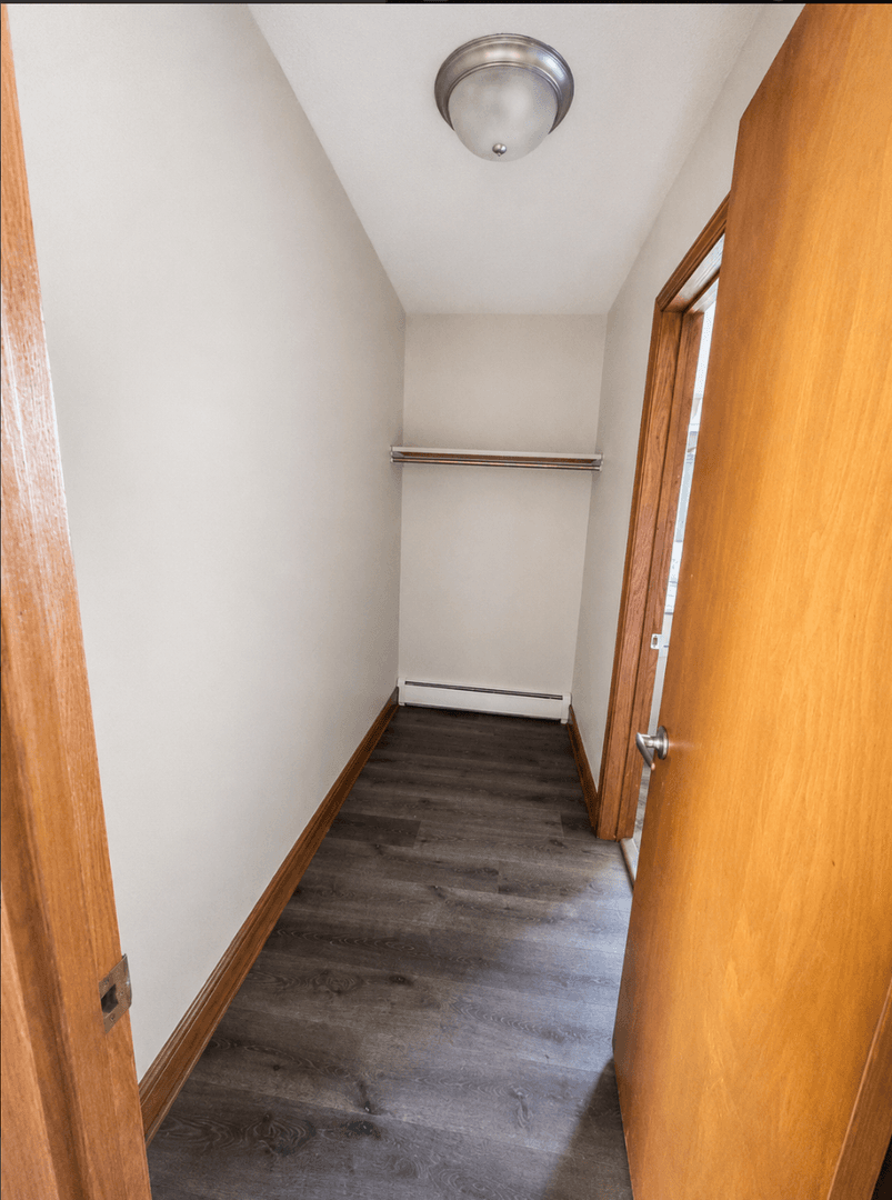 Brooklyn Center Apartment: 6425 Beard Avenue N