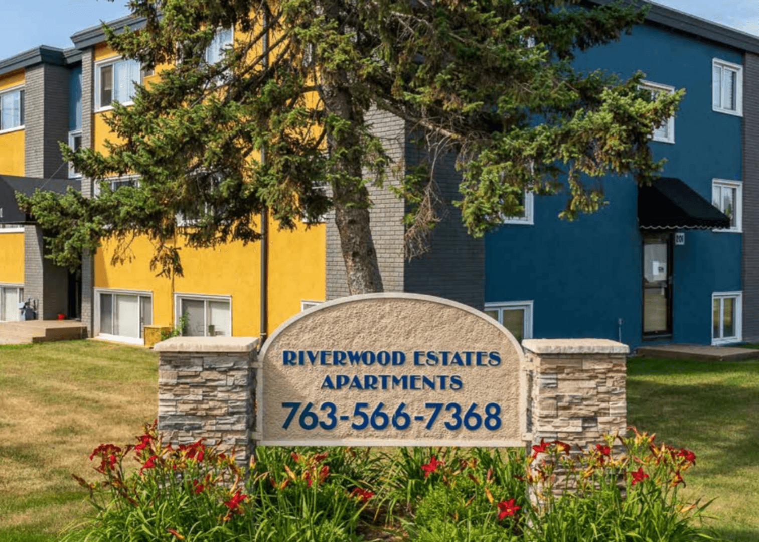 Brooklyn Center Apartment: 6417 Willow Lane