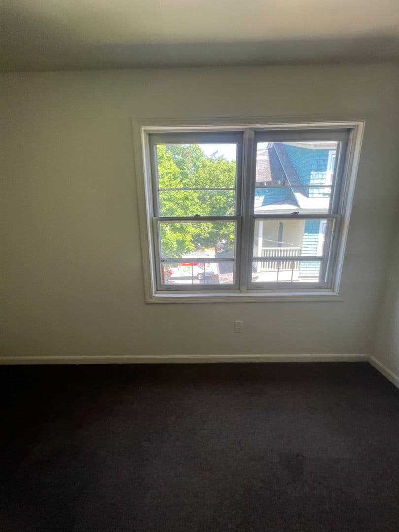 Burlington Apartment: 66 Hungerford Terrace