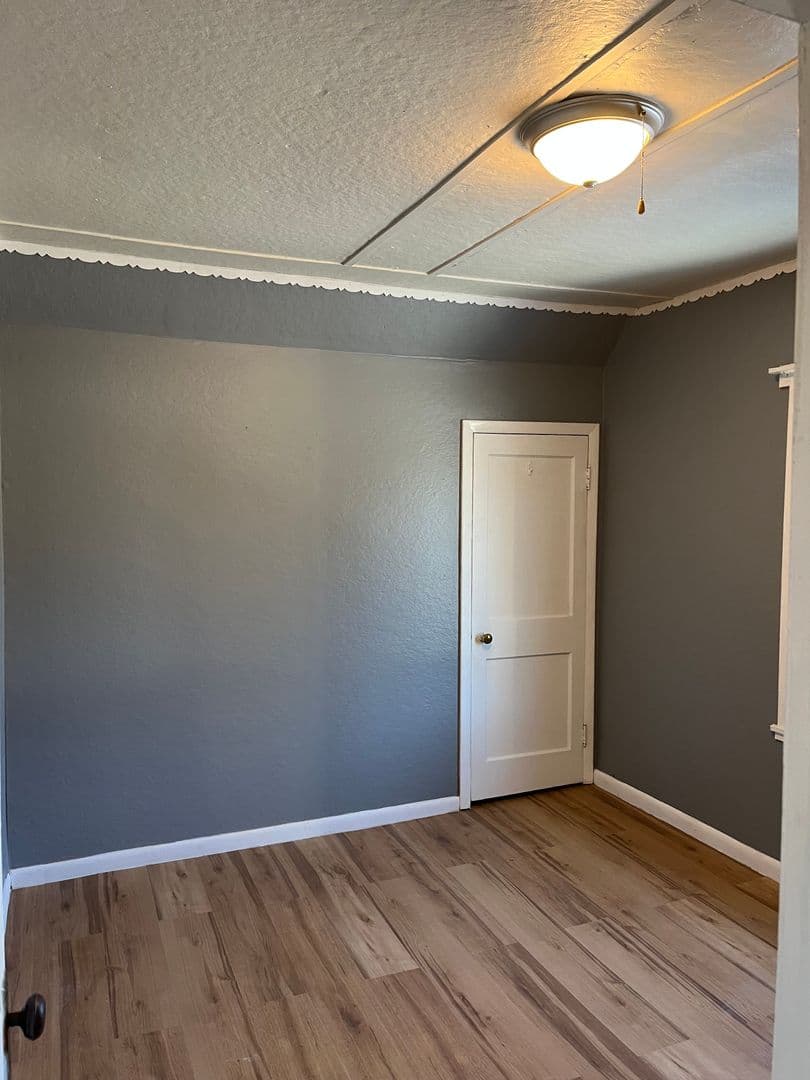 Burlington Apartment: 1424 North Avenue