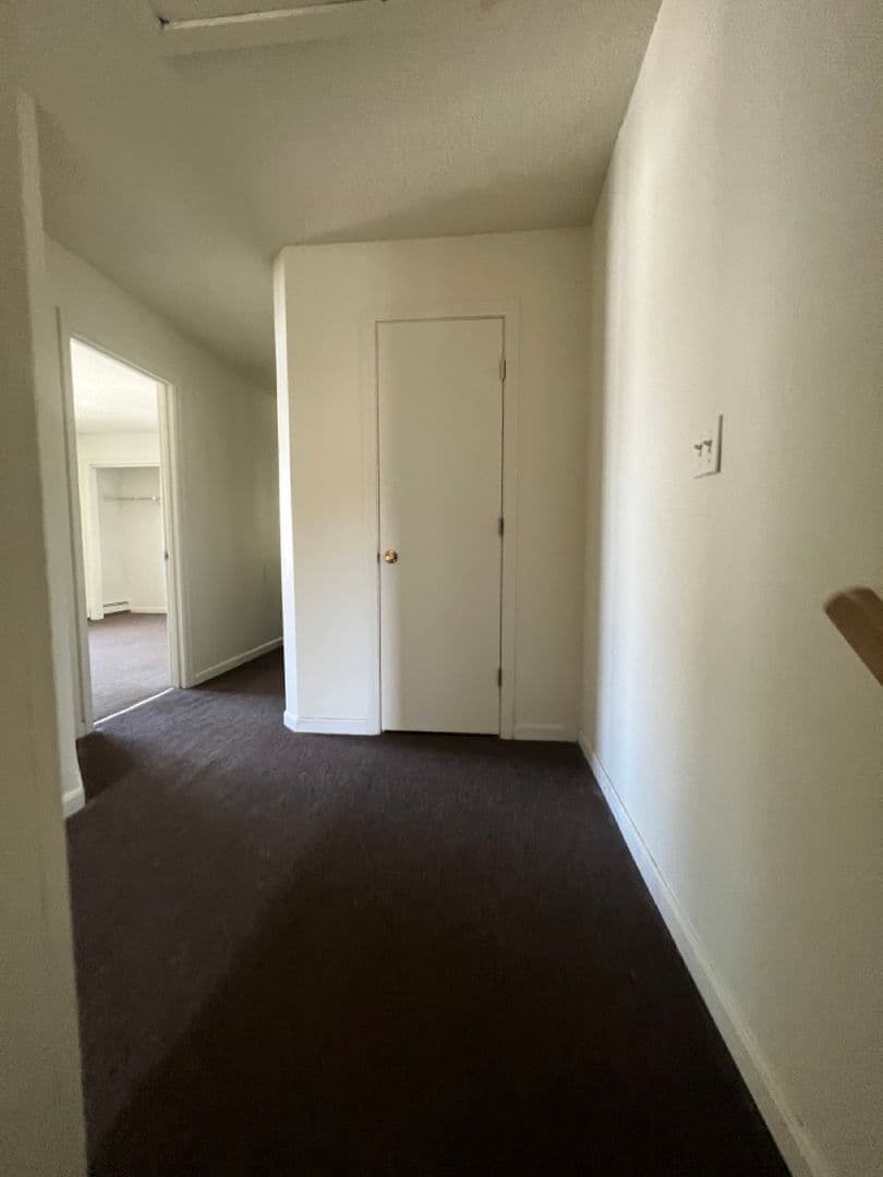 Burlington Apartment: 66 Hungerford Terrace