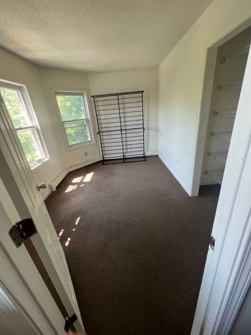Burlington Apartment: 66 Hungerford Terrace