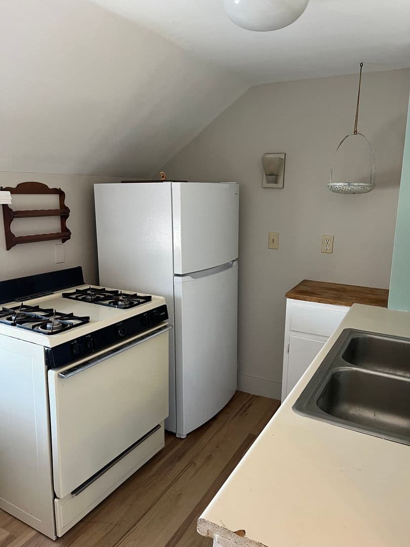 Burlington Apartment: 1424 North Avenue