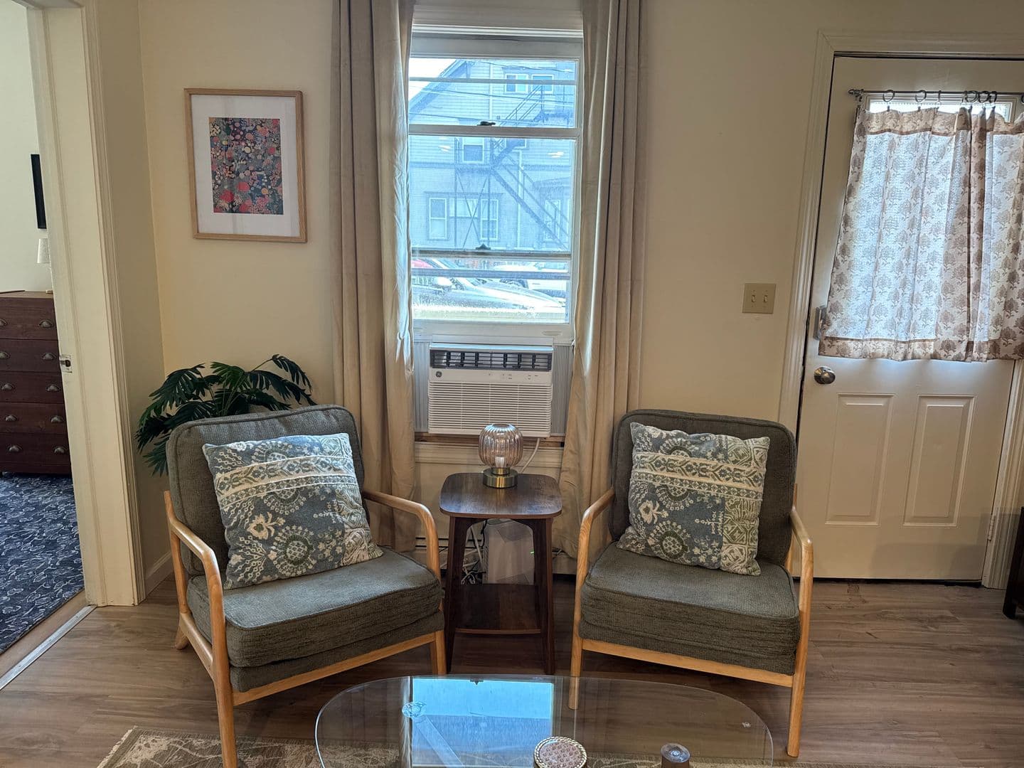 Burlington Apartment: 66 Hungerford Terrace
