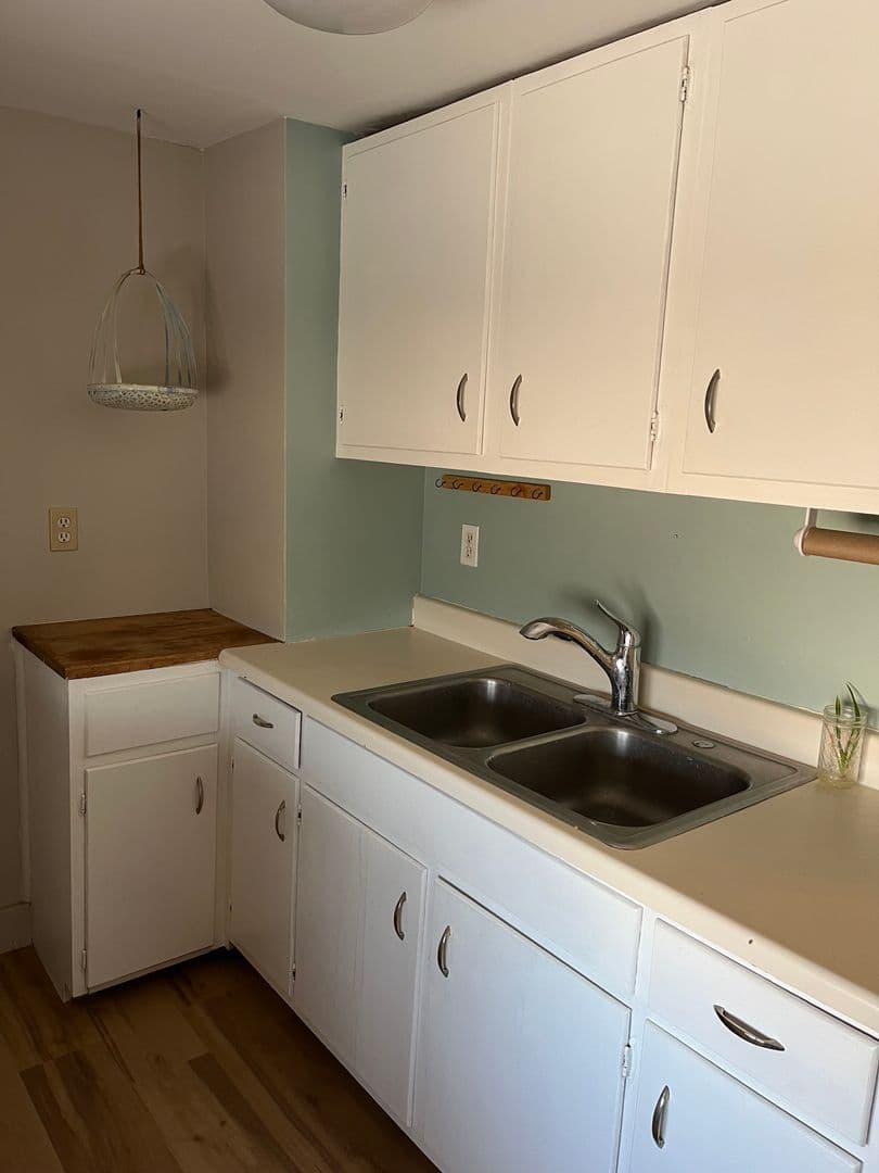 Burlington Apartment: 1424 North Avenue