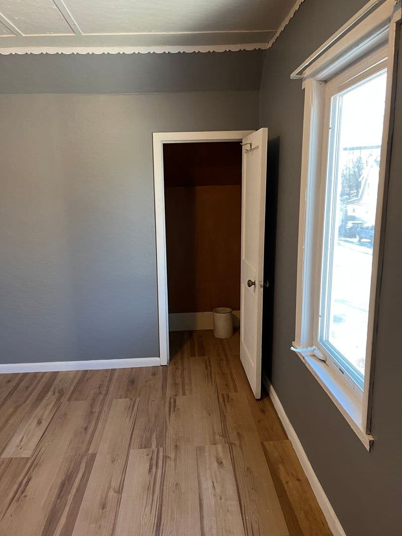 Burlington Apartment: 1424 North Avenue