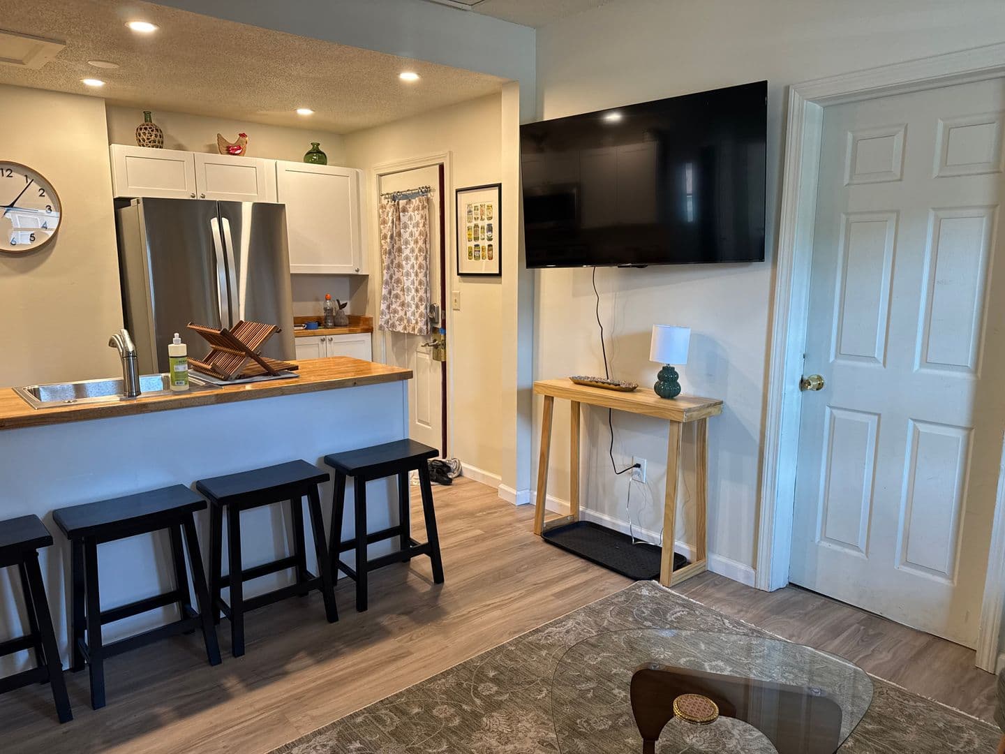 Burlington Apartment: 66 Hungerford Terrace