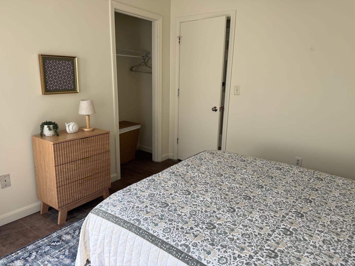 Burlington Apartment: 66 Hungerford Terrace
