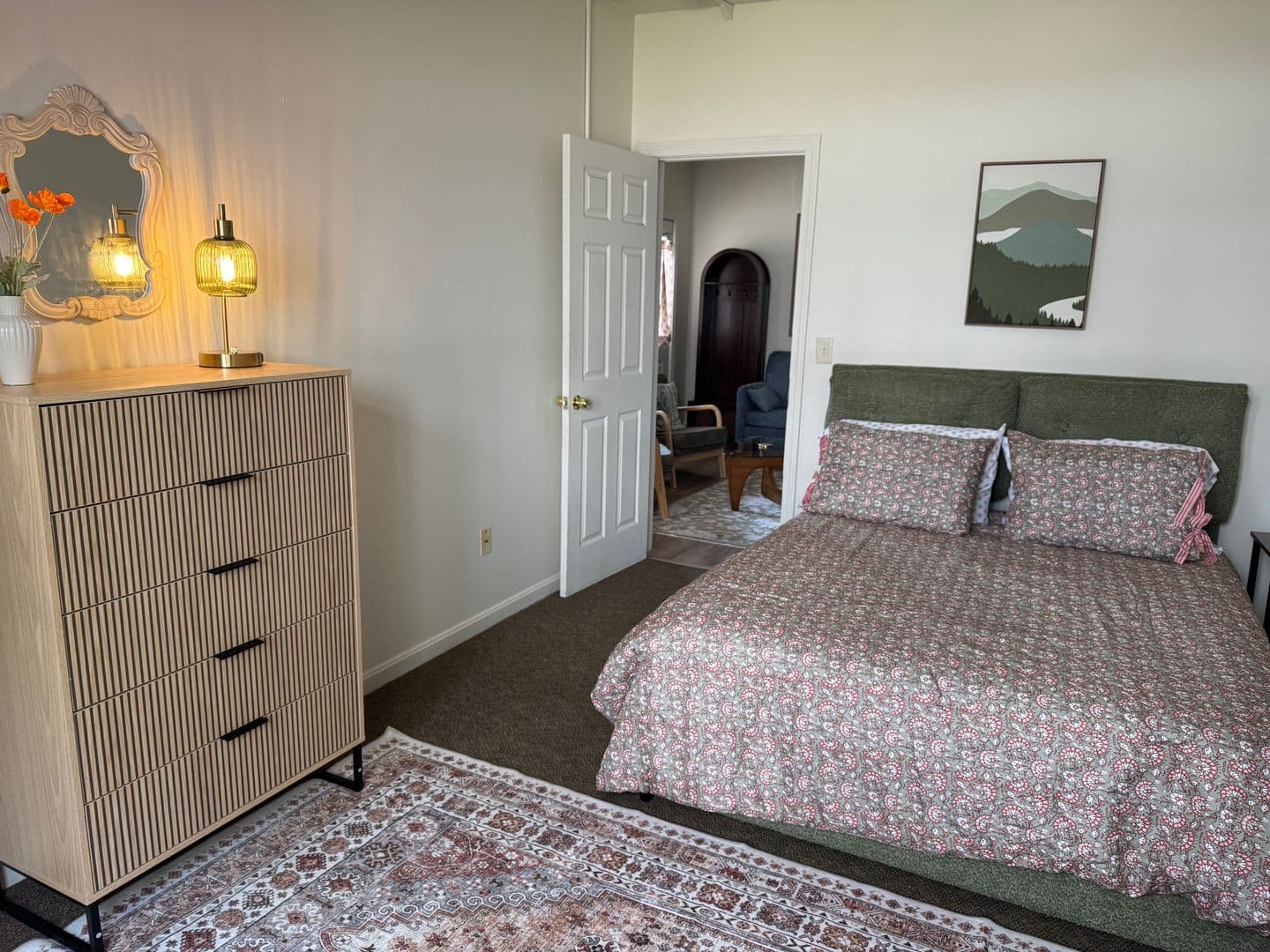Burlington Apartment: 66 Hungerford Terrace