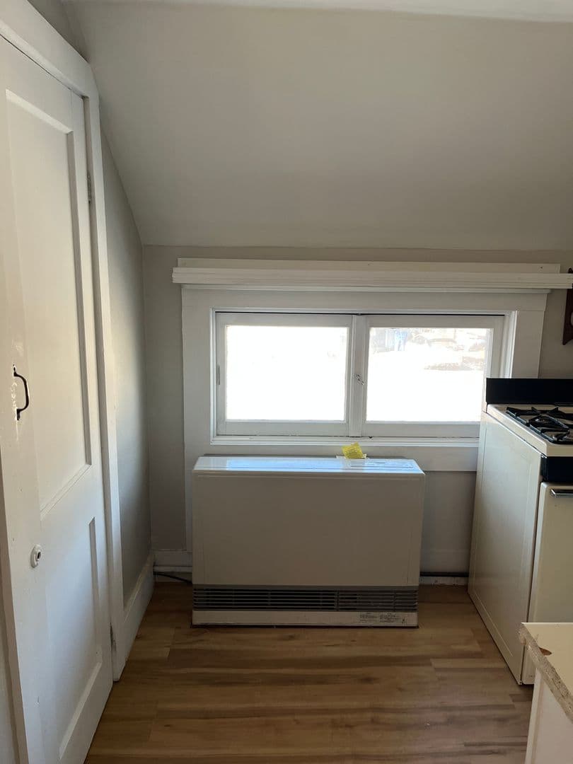 Burlington Apartment: 1424 North Avenue
