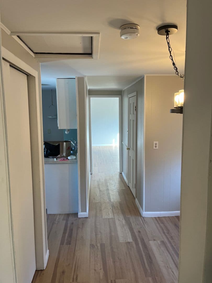 Burlington Apartment: 1424 North Avenue
