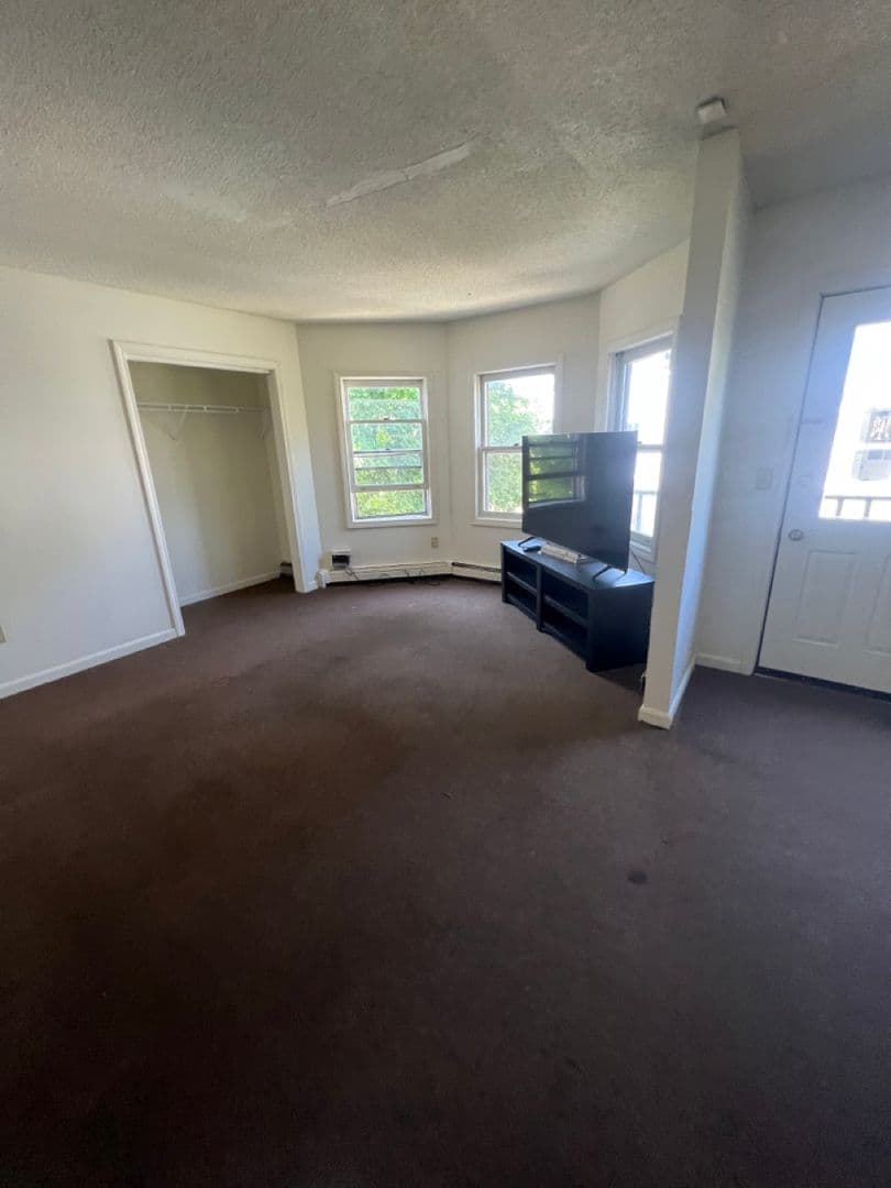 Burlington Apartment: 66 Hungerford Terrace