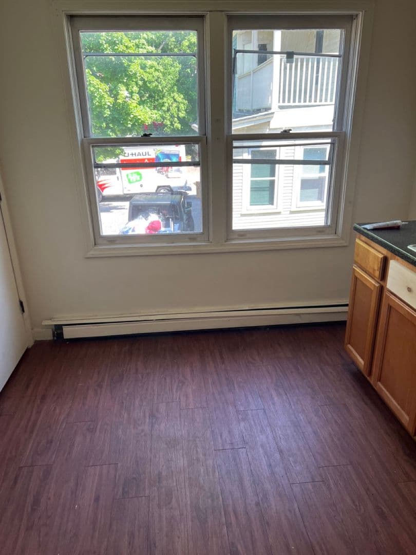 Burlington Apartment: 66 Hungerford Terrace