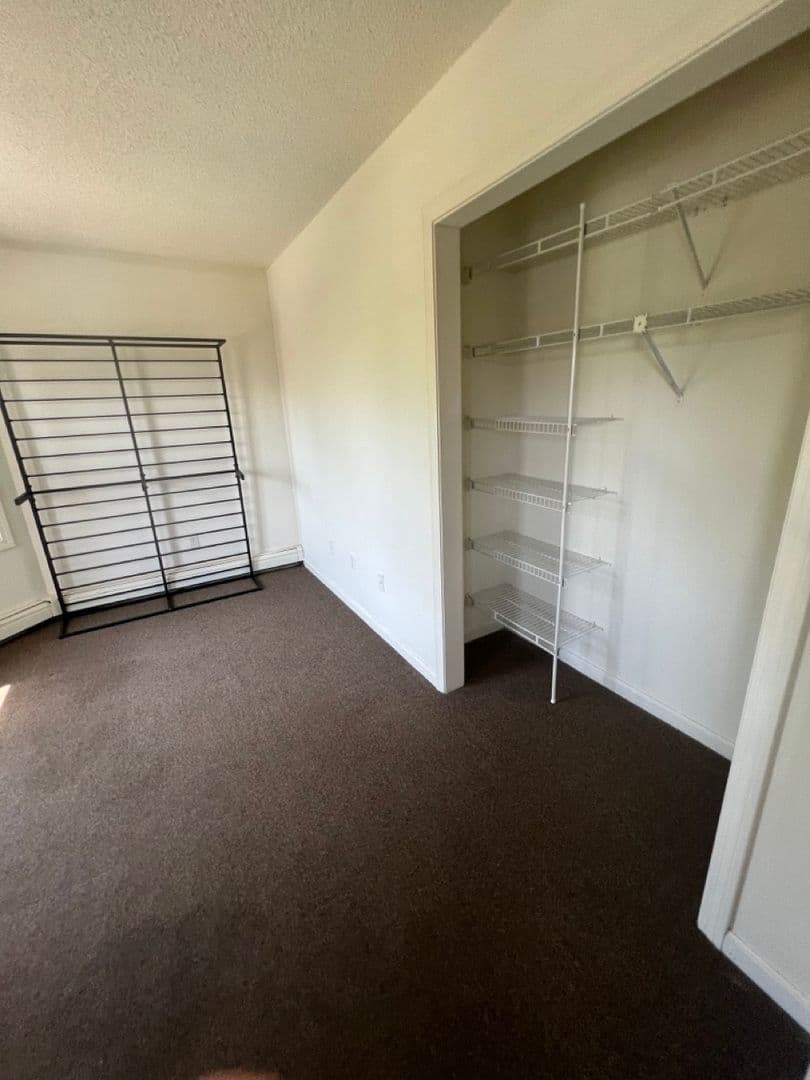 Burlington Apartment: 66 Hungerford Terrace