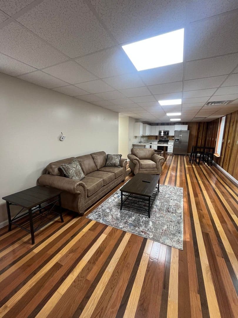 Glenville Apartment: 405/409 N Lewis St
