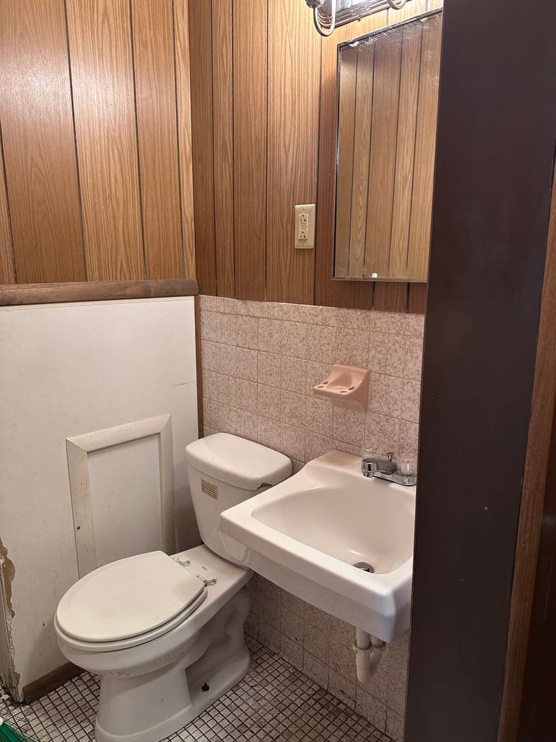 Buckhannon Apartment: 34 E Main St.