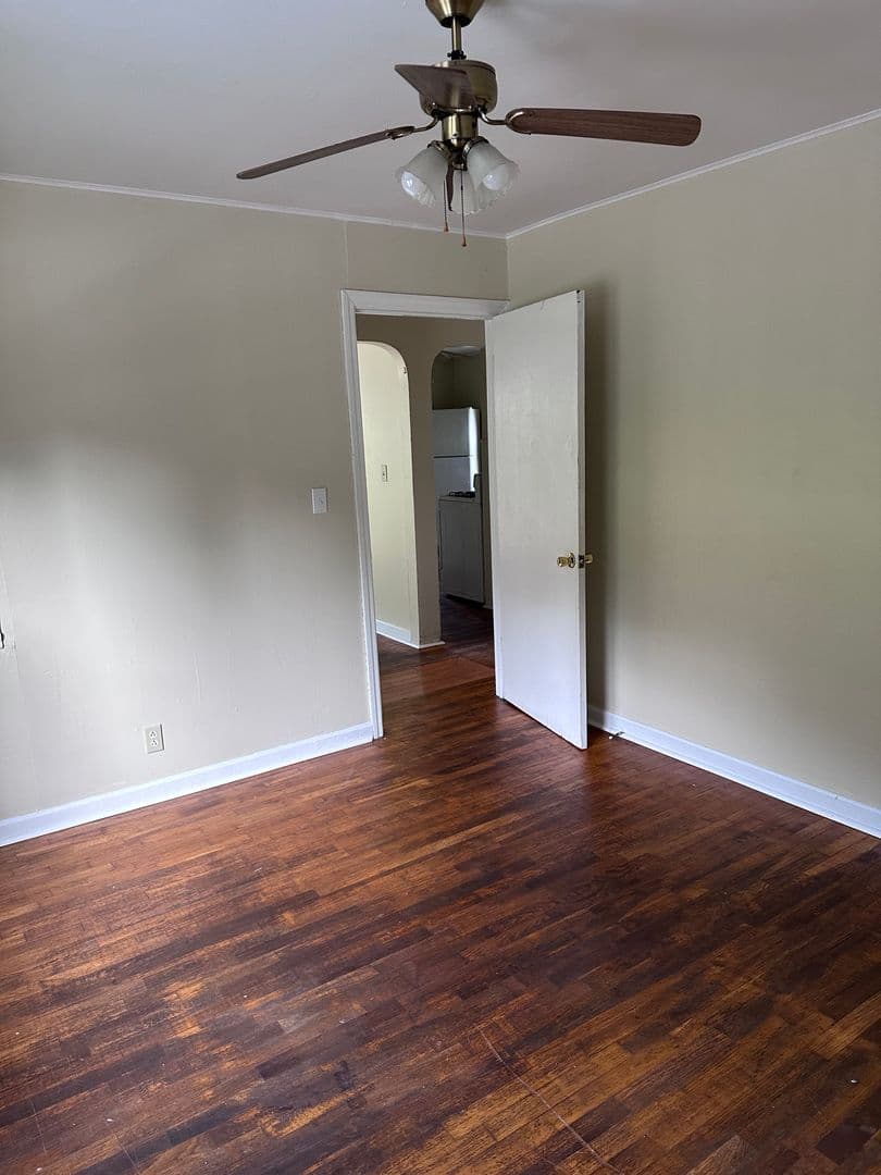 Glenville Apartment: 421 & 423 Lewis St.