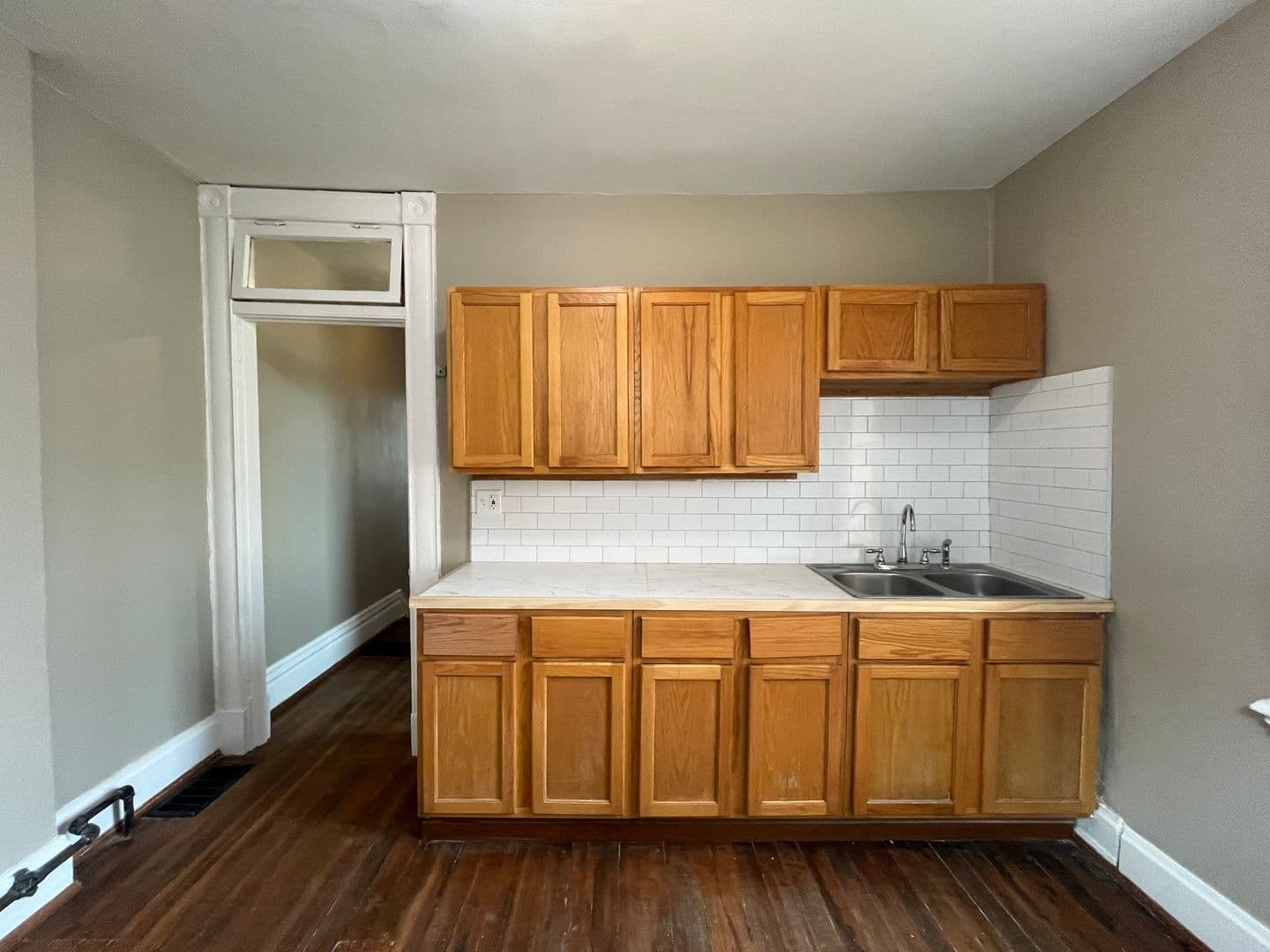 Covington Apartment: 8 East 16th Street