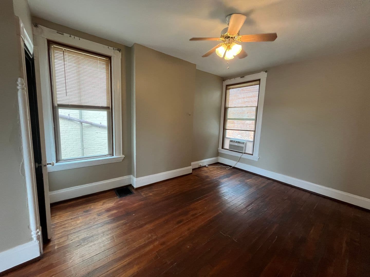 Covington Apartment: 8 East 16th Street