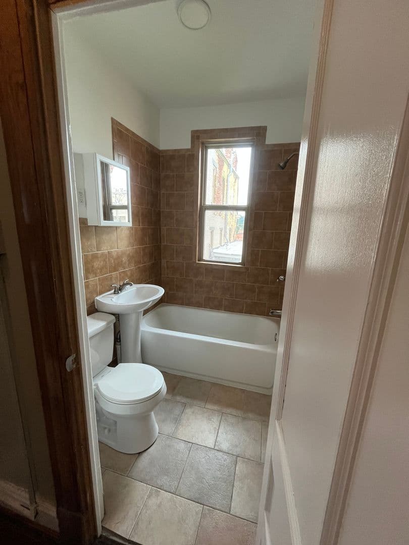 Covington Apartment: 8 East 16th Street