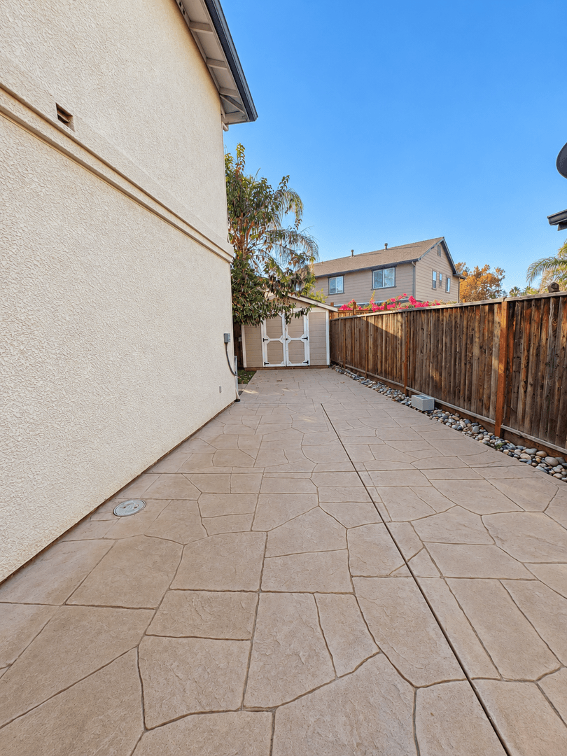 Los Banos House: 2349 S. Rock Creek Dr