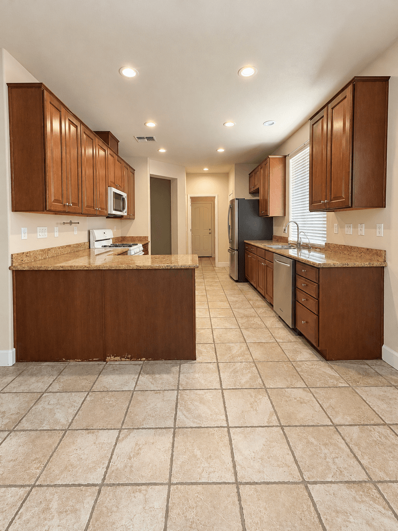 Los Banos House: 2349 S. Rock Creek Dr