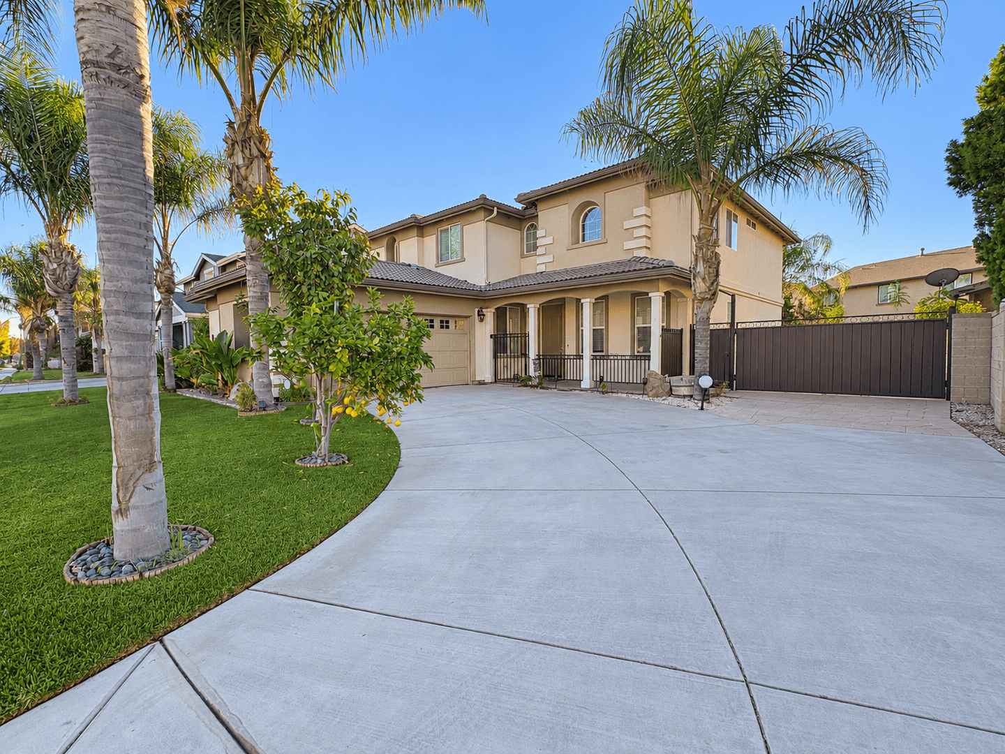 Los Banos House: 2349 S. Rock Creek Dr