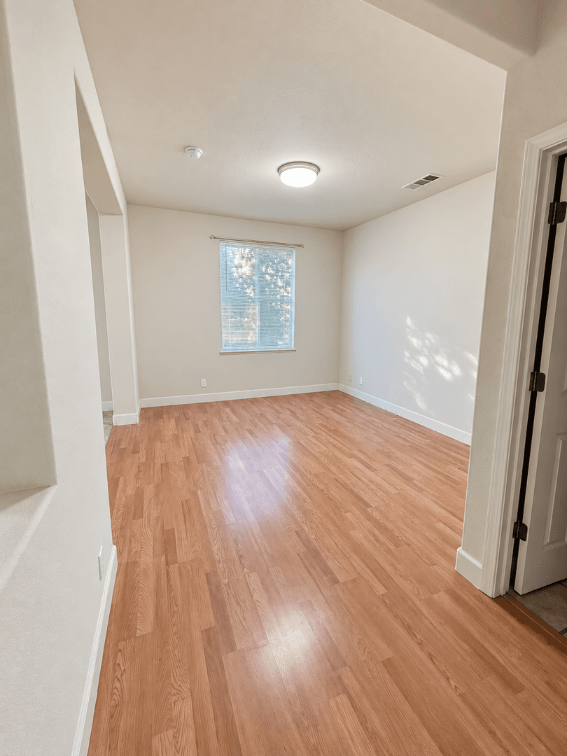 Los Banos House: 2349 S. Rock Creek Dr