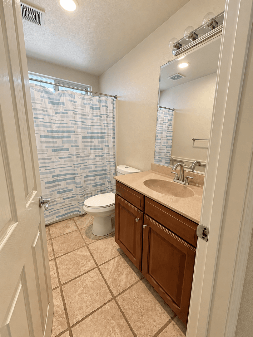 Los Banos House: 2349 S. Rock Creek Dr