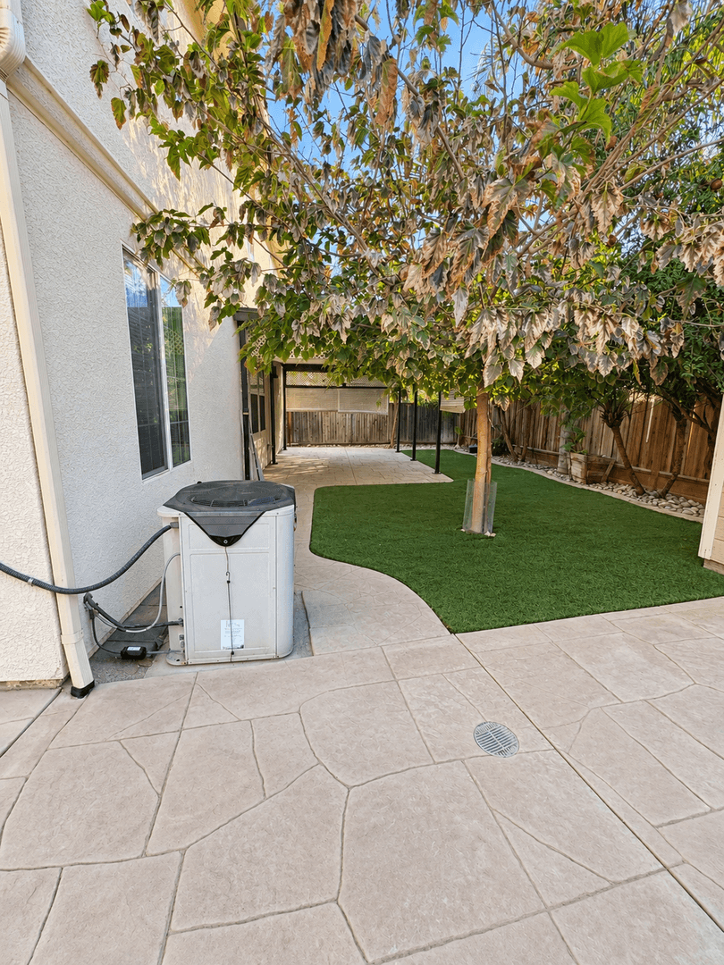 Los Banos House: 2349 S. Rock Creek Dr