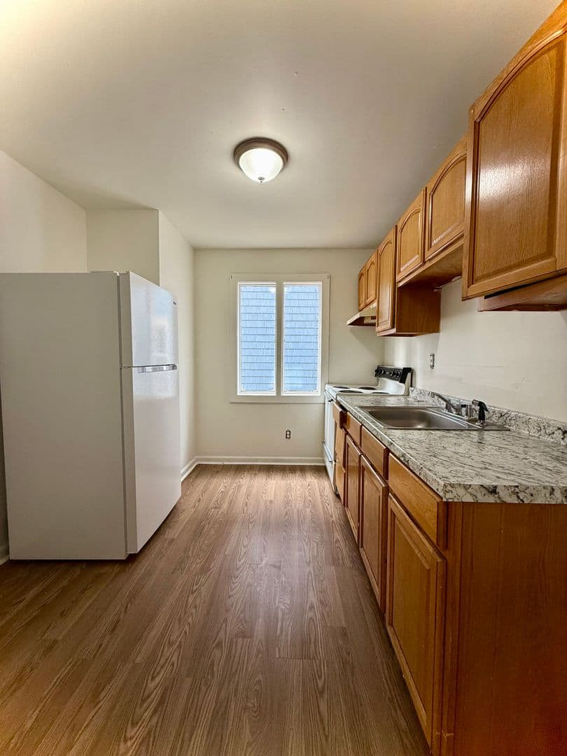 Gloversville Apartment: 82 Fremont St