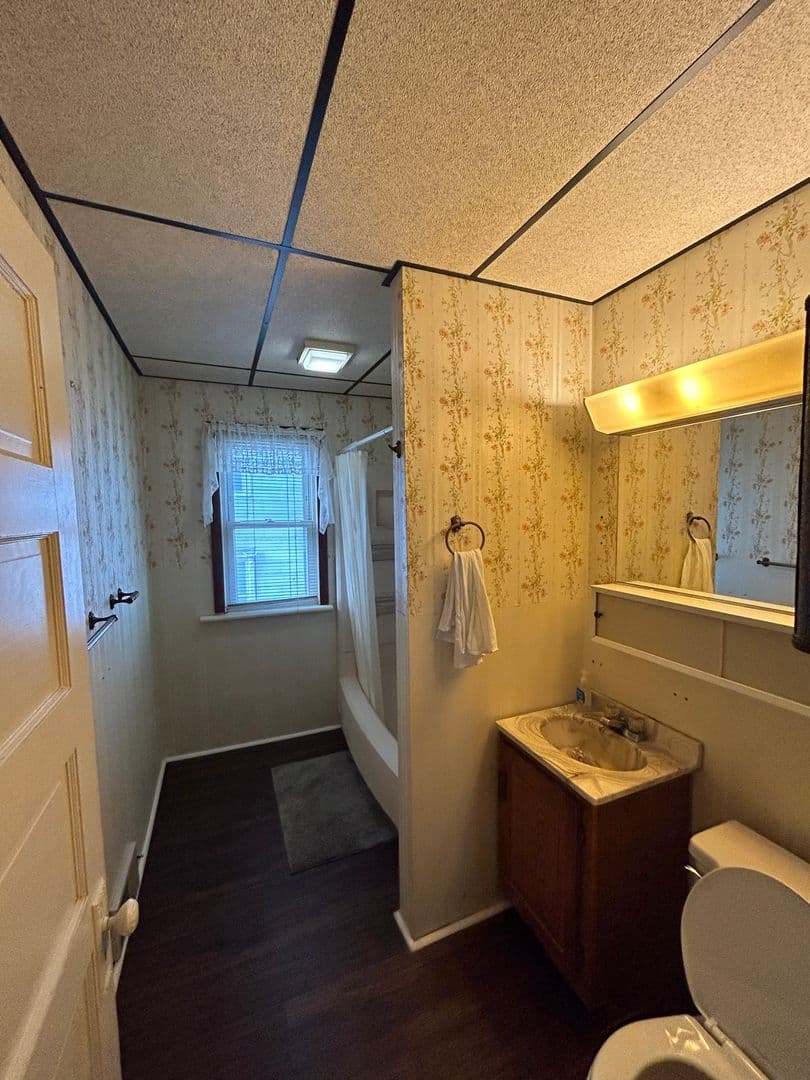 Amsterdam Apartment: 13 MCCLELLAN AVE. AMSTERDAM, NY 12010