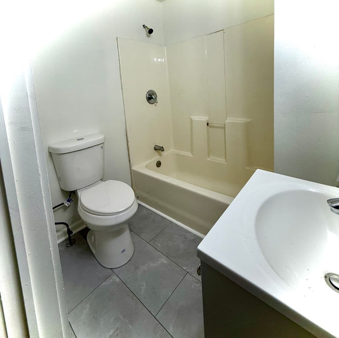 Gloversville Apartment: 82 Fremont St