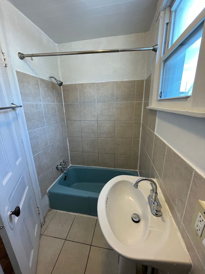 Amsterdam Apartment: 41 VANDERVEER ST. AMSTERDAM, NY 12010