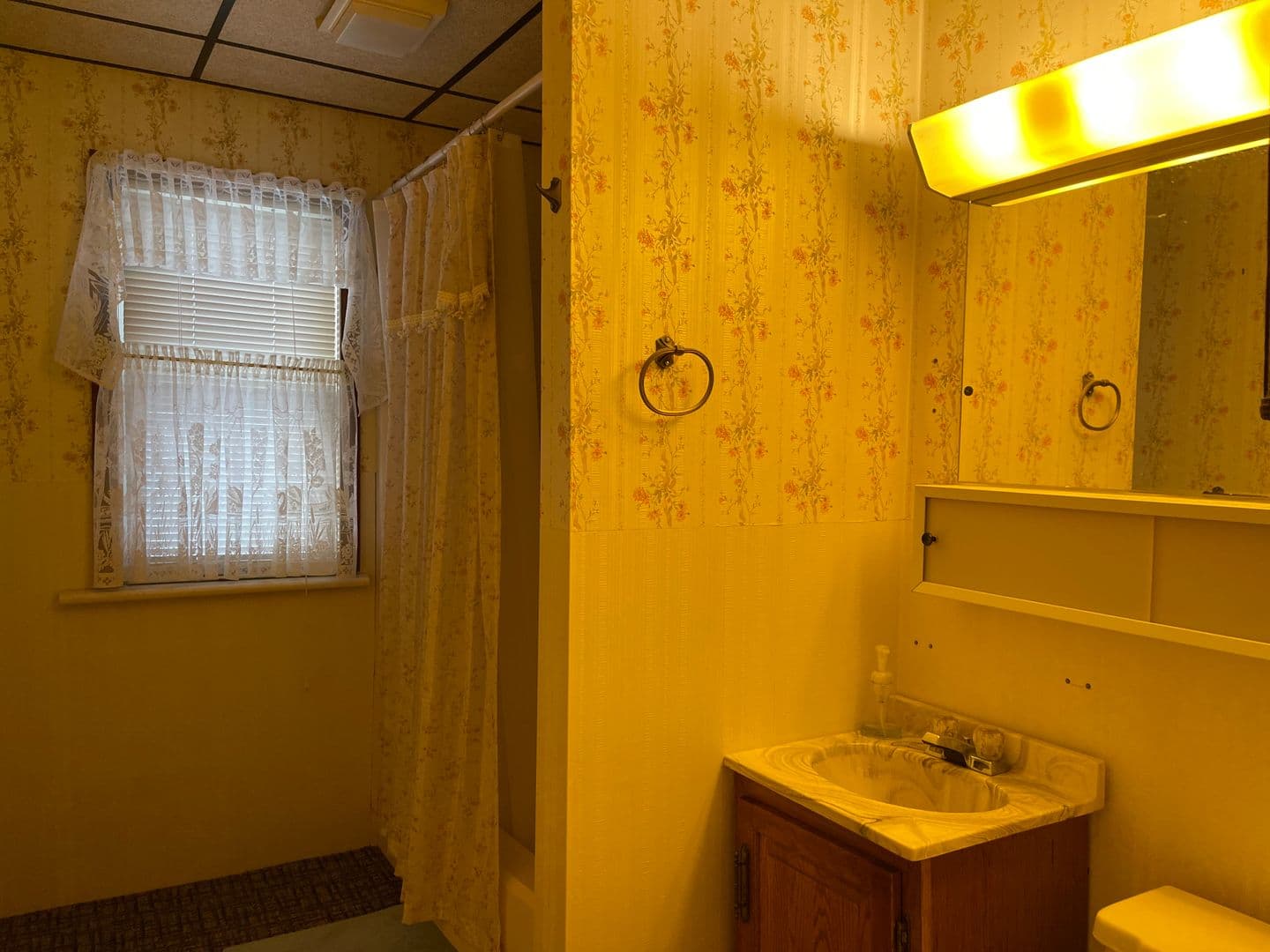 Amsterdam Apartment: 13 MCCLELLAN AVE. AMSTERDAM, NY 12010