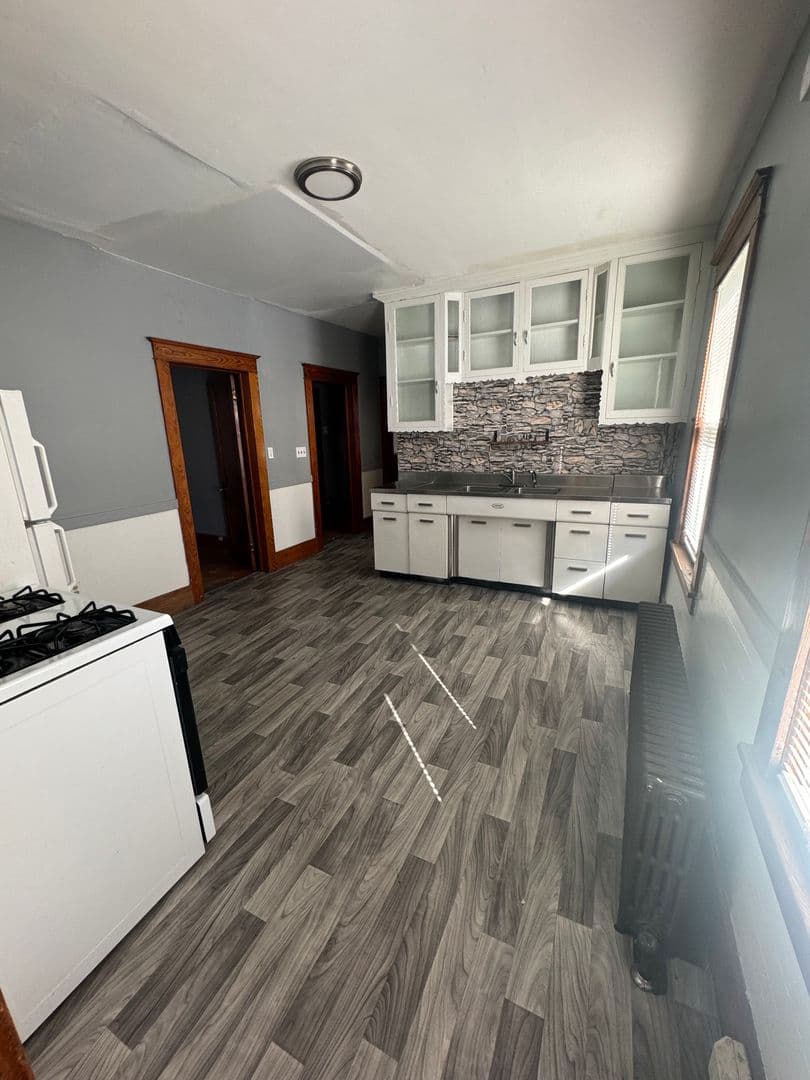 Amsterdam Apartment: 38 CRANE ST. AMSTERDAM, NY 12010