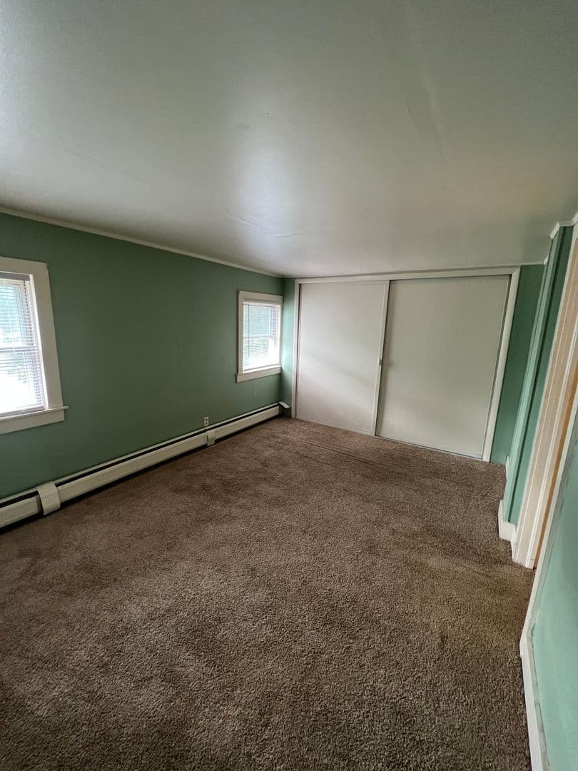 Gloversville Apartment: 41 3RD AVE. GLOVERSVILLE, NY 12078