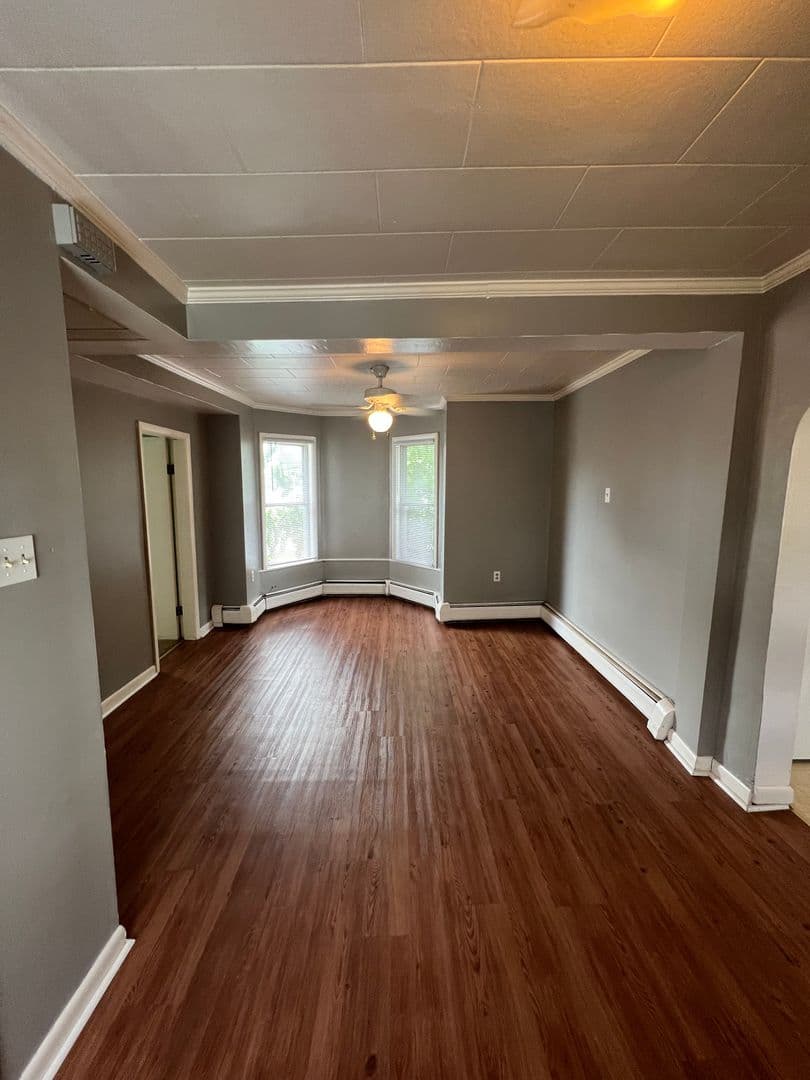 Gloversville Apartment: 41 3RD AVE. GLOVERSVILLE, NY 12078