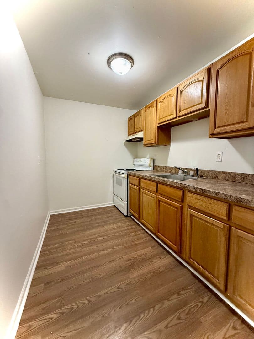 Gloversville Apartment: 82 Fremont St